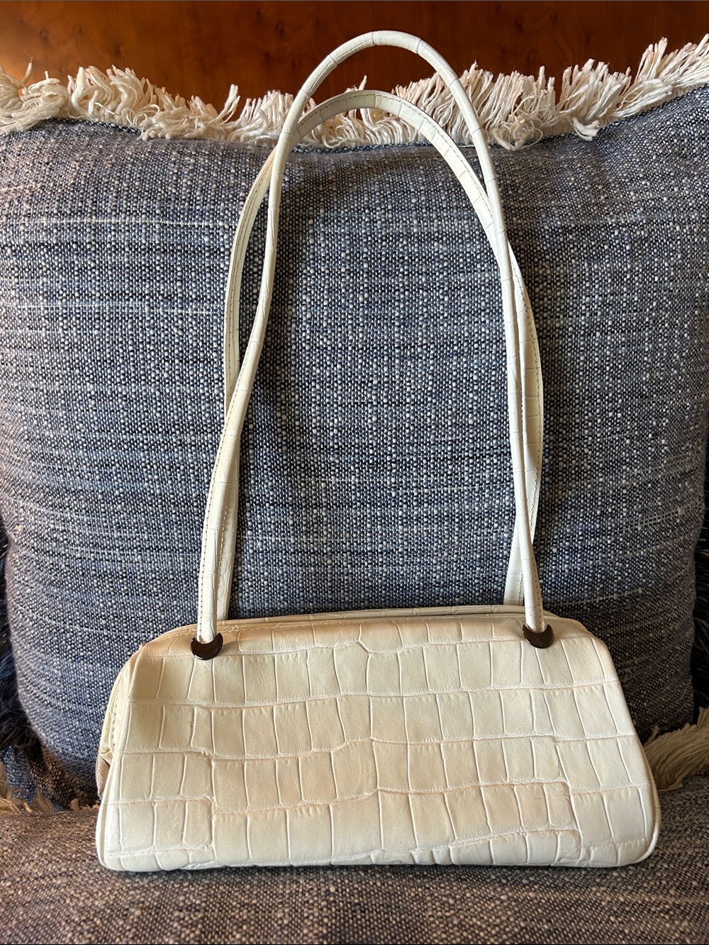 Vintage Cream Croc-Embossed Shoulder Bag - Classic Elegant Style